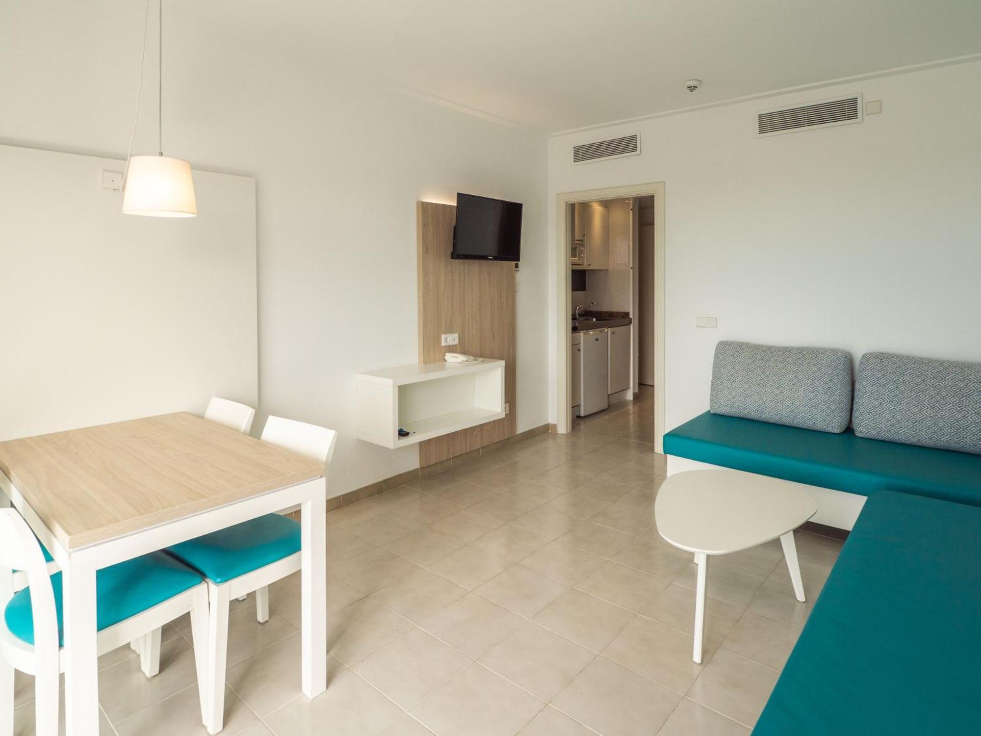 Apartamentos La Santa Maria Кала-Мільор Екстер'єр фото