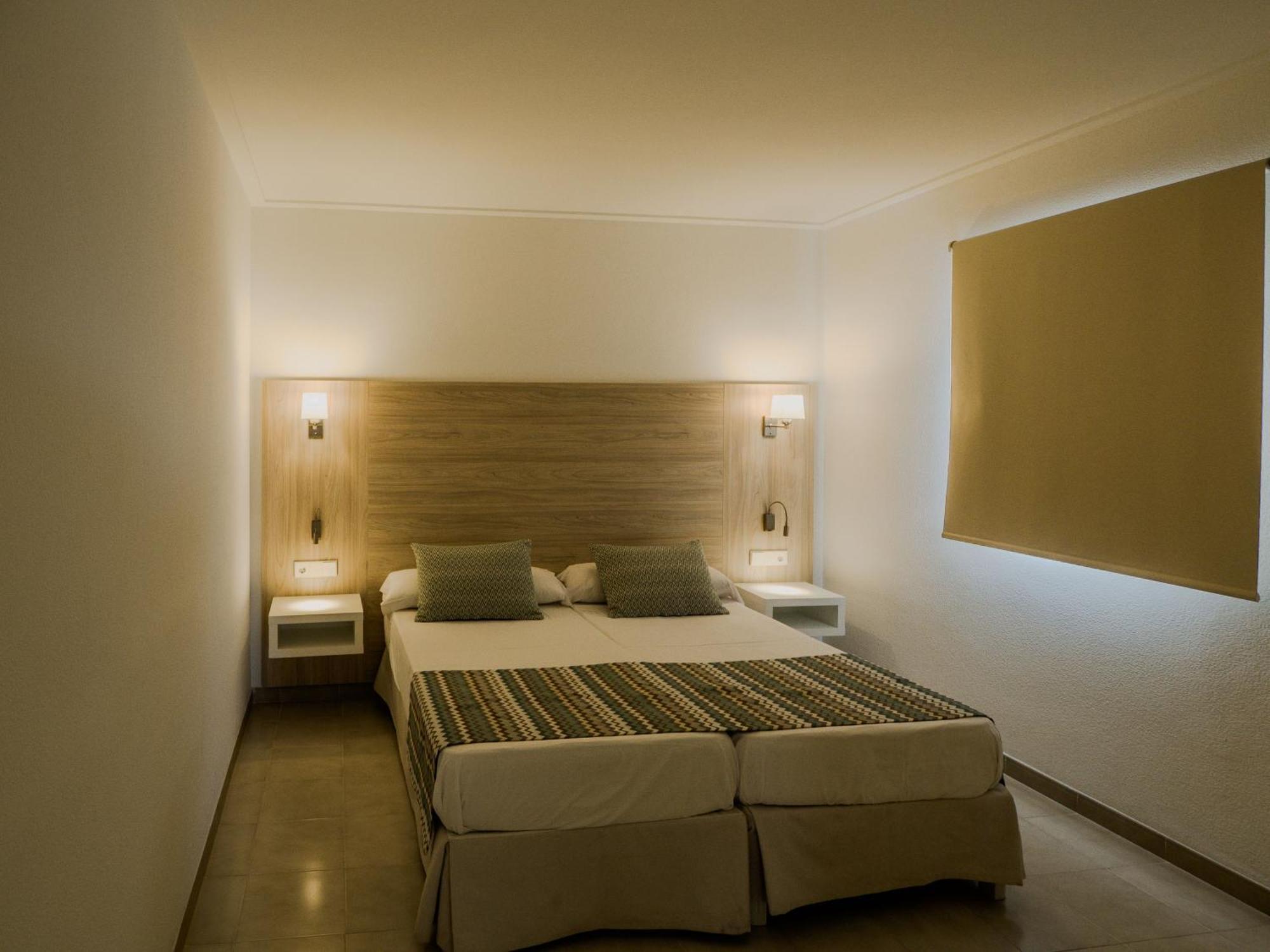 Apartamentos La Santa Maria Кала-Мільор Екстер'єр фото
