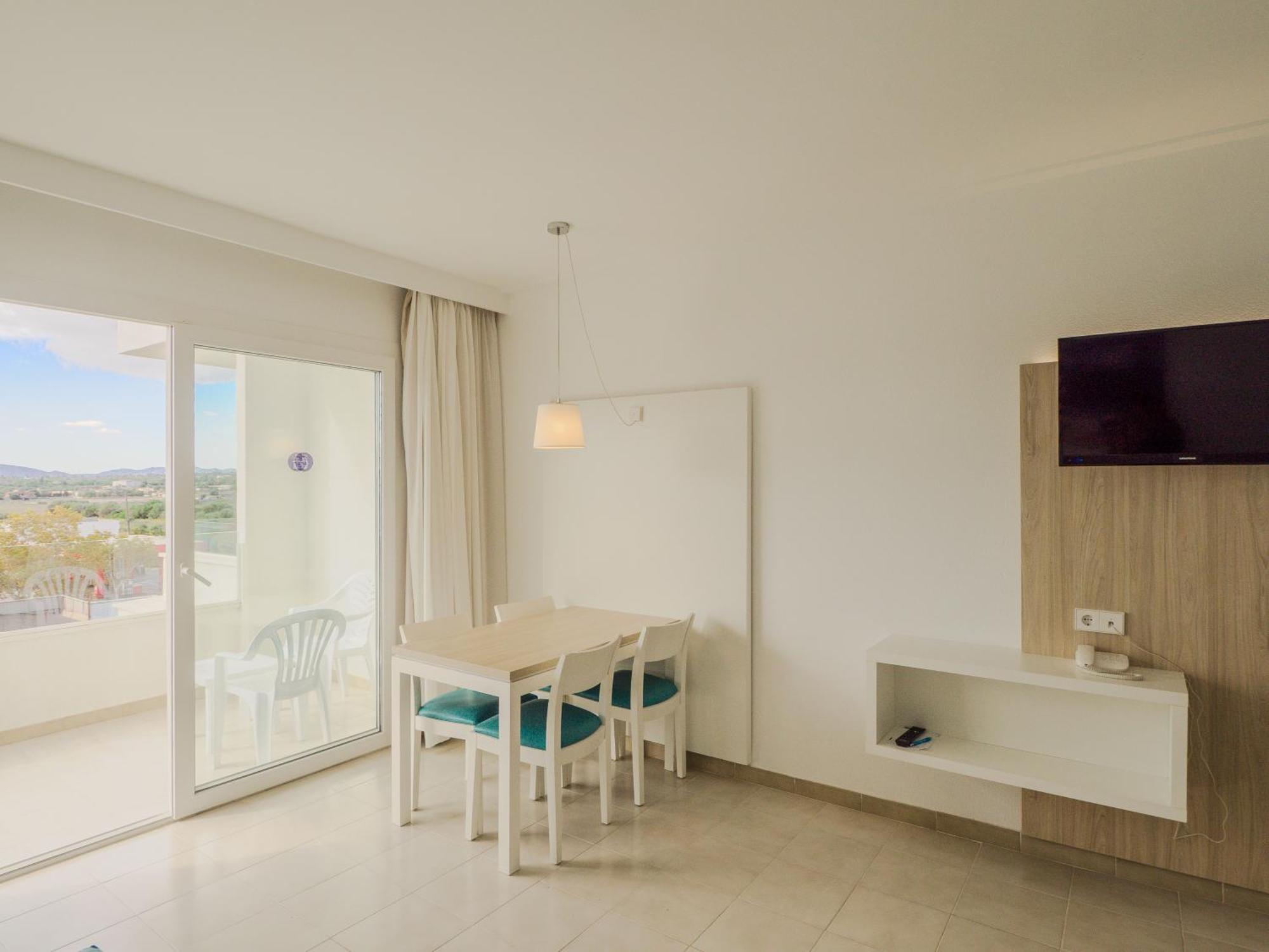 Apartamentos La Santa Maria Кала-Мільор Екстер'єр фото