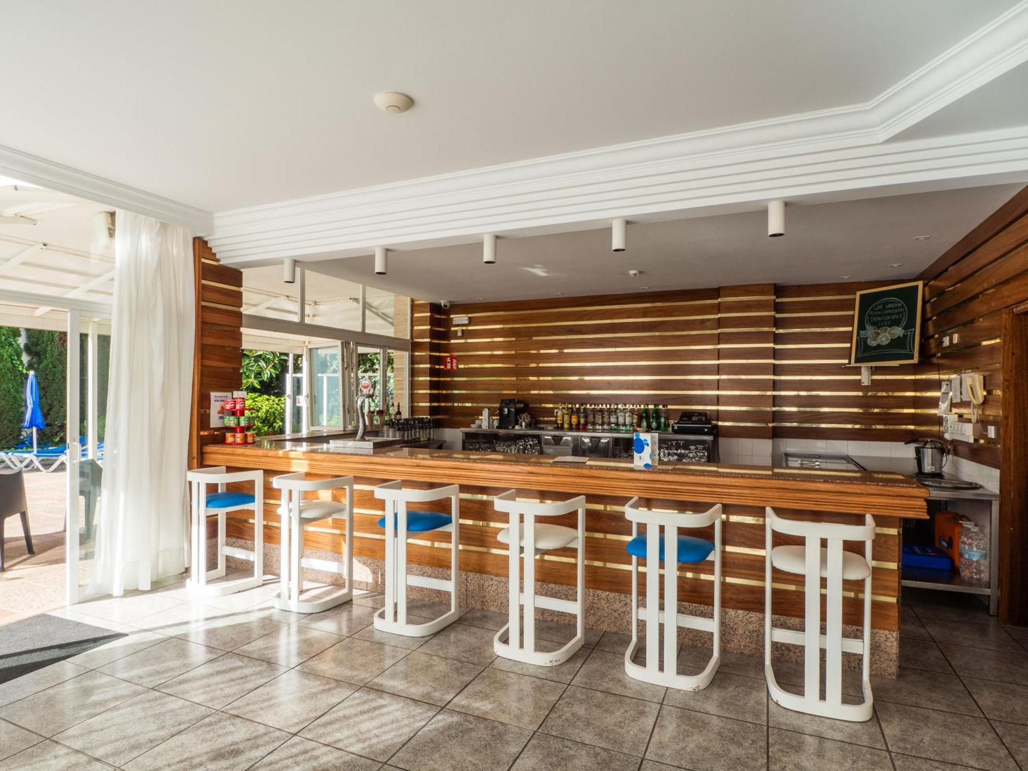 Apartamentos La Santa Maria Кала-Мільор Екстер'єр фото