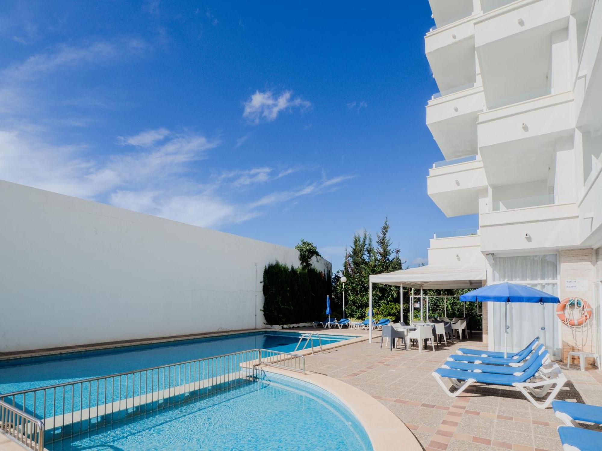 Apartamentos La Santa Maria Кала-Мільор Екстер'єр фото