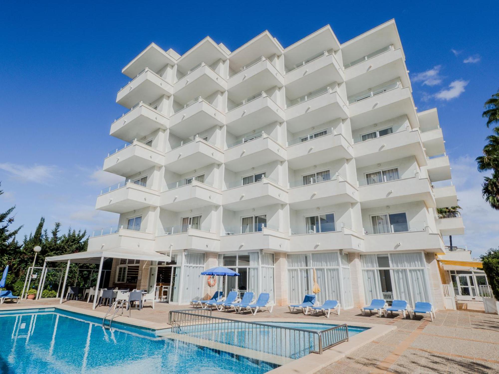 Apartamentos La Santa Maria Кала-Мільор Екстер'єр фото