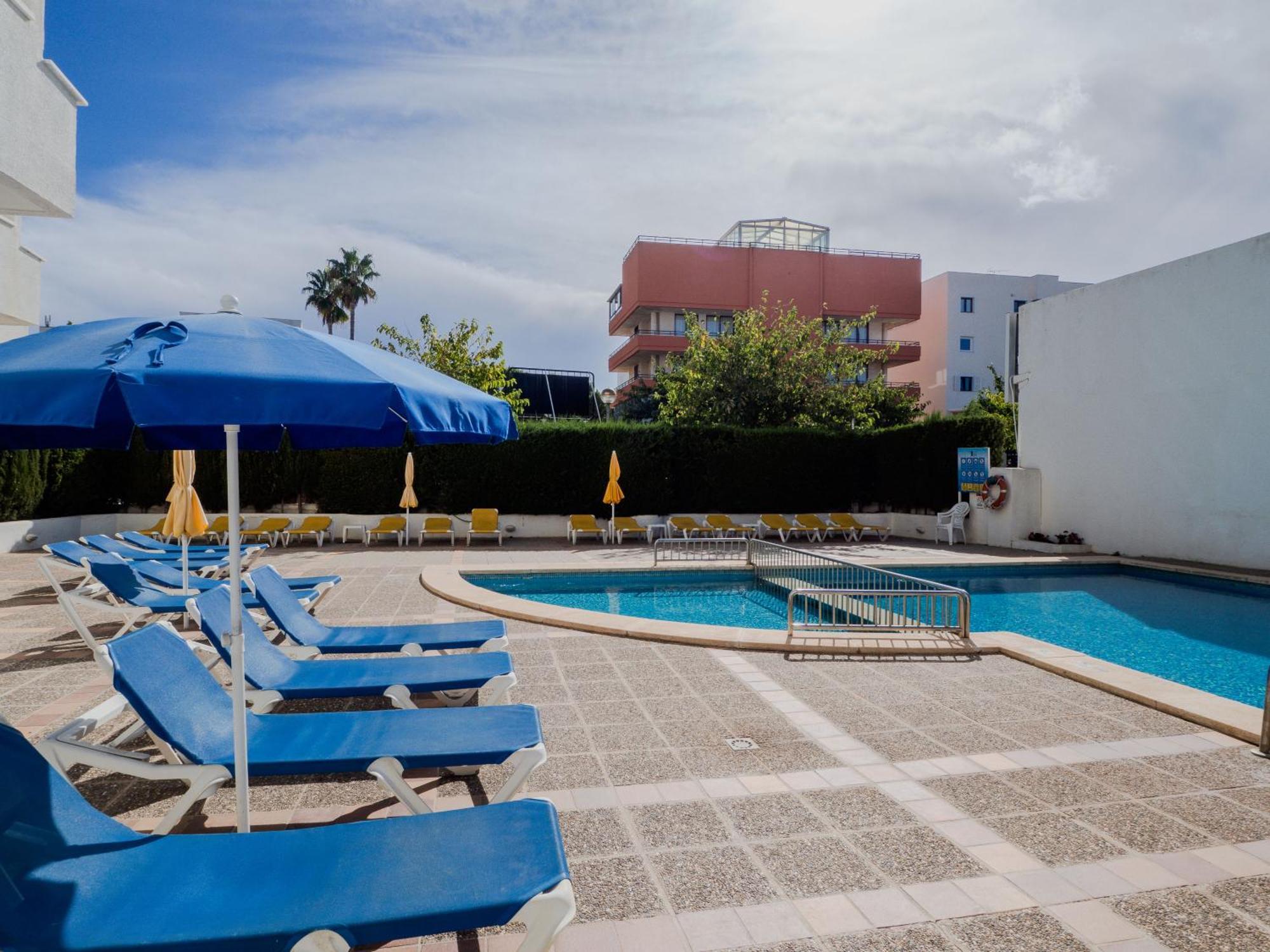 Apartamentos La Santa Maria Кала-Мільор Екстер'єр фото